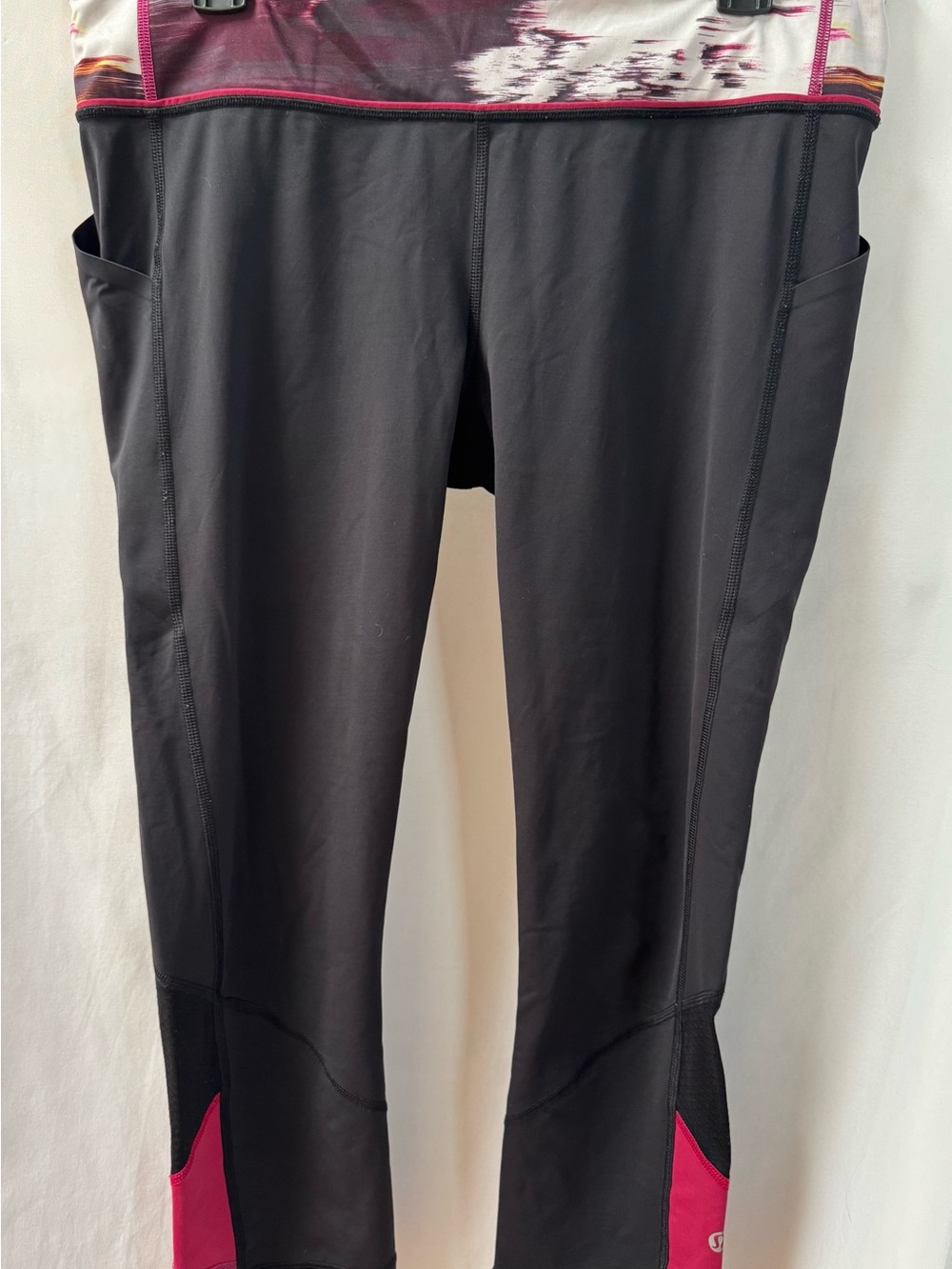 Lululemon Pace Rival Crop Leggings Black Pigment Wind Berry Rumble Size 12